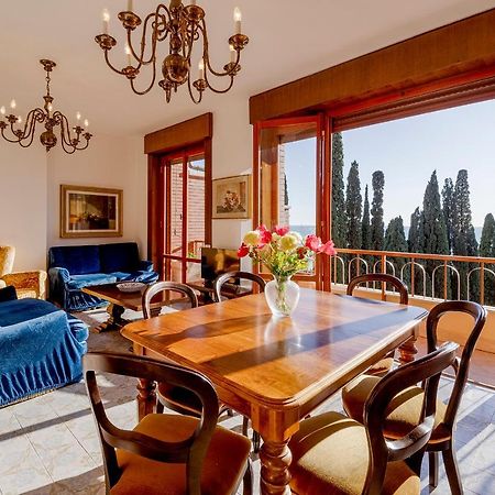 Portosole Attic - With Terrace And Private Parking Apartment Sanremo Bagian luar foto