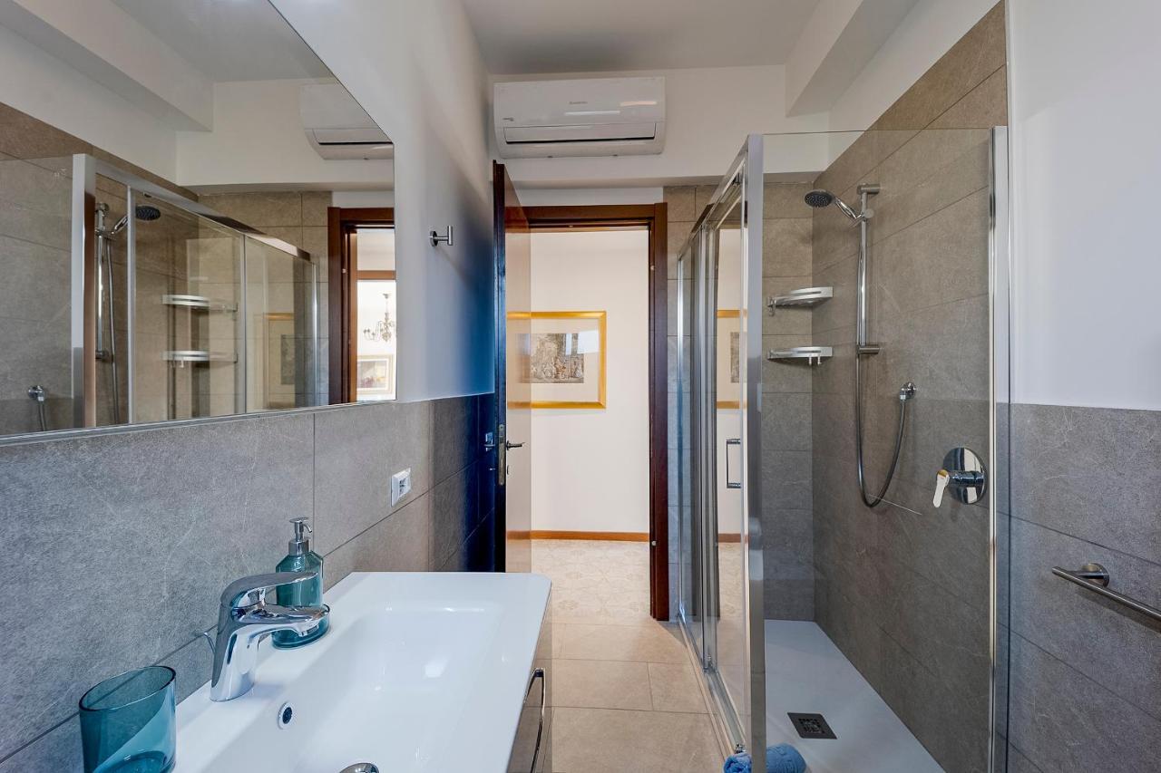 Portosole Attic - With Terrace And Private Parking Apartment Sanremo Bagian luar foto