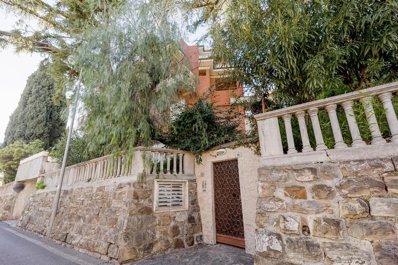 Portosole Attic - With Terrace And Private Parking Apartment Sanremo Bagian luar foto