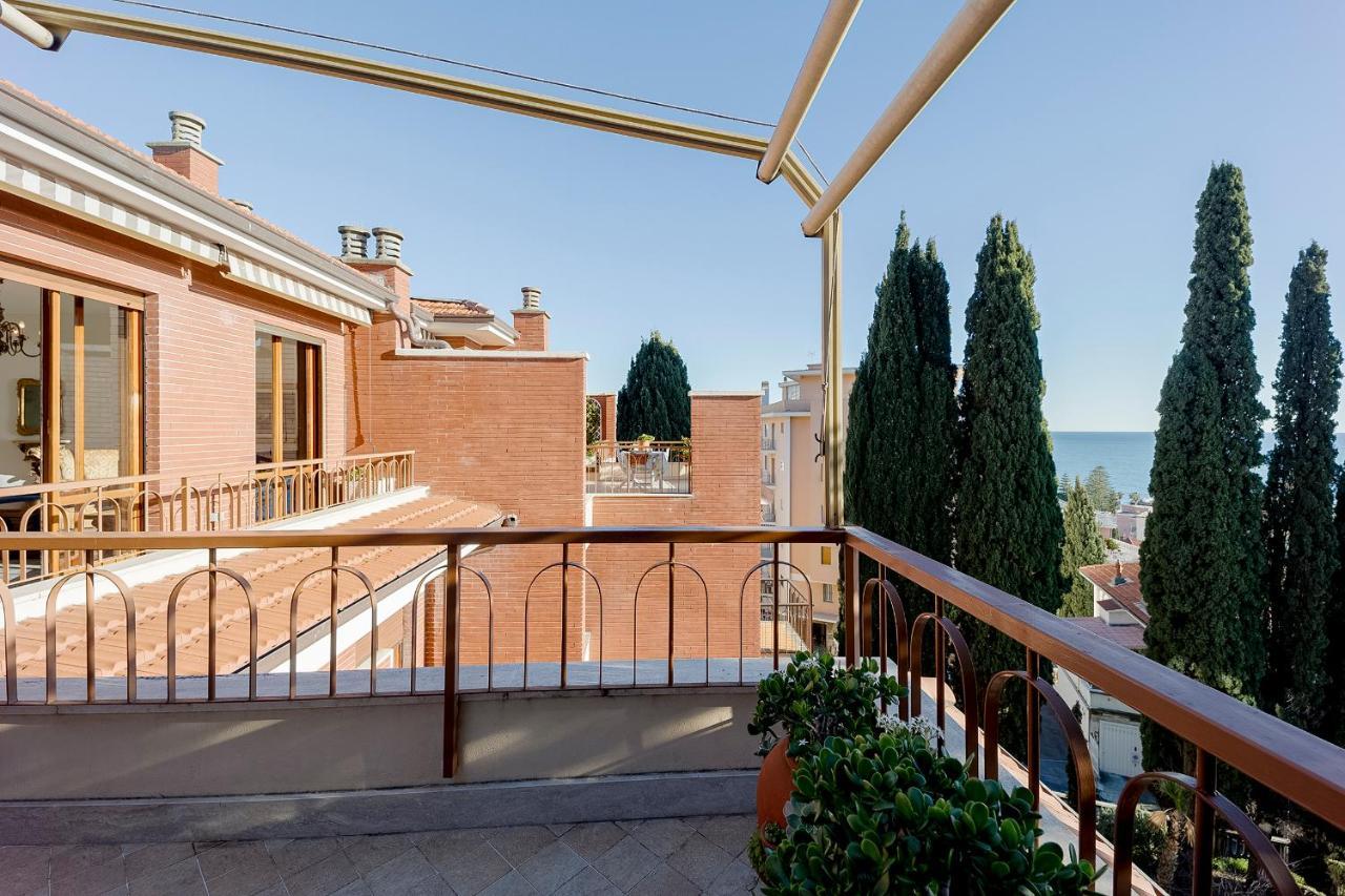 Portosole Attic - With Terrace And Private Parking Apartment Sanremo Bagian luar foto