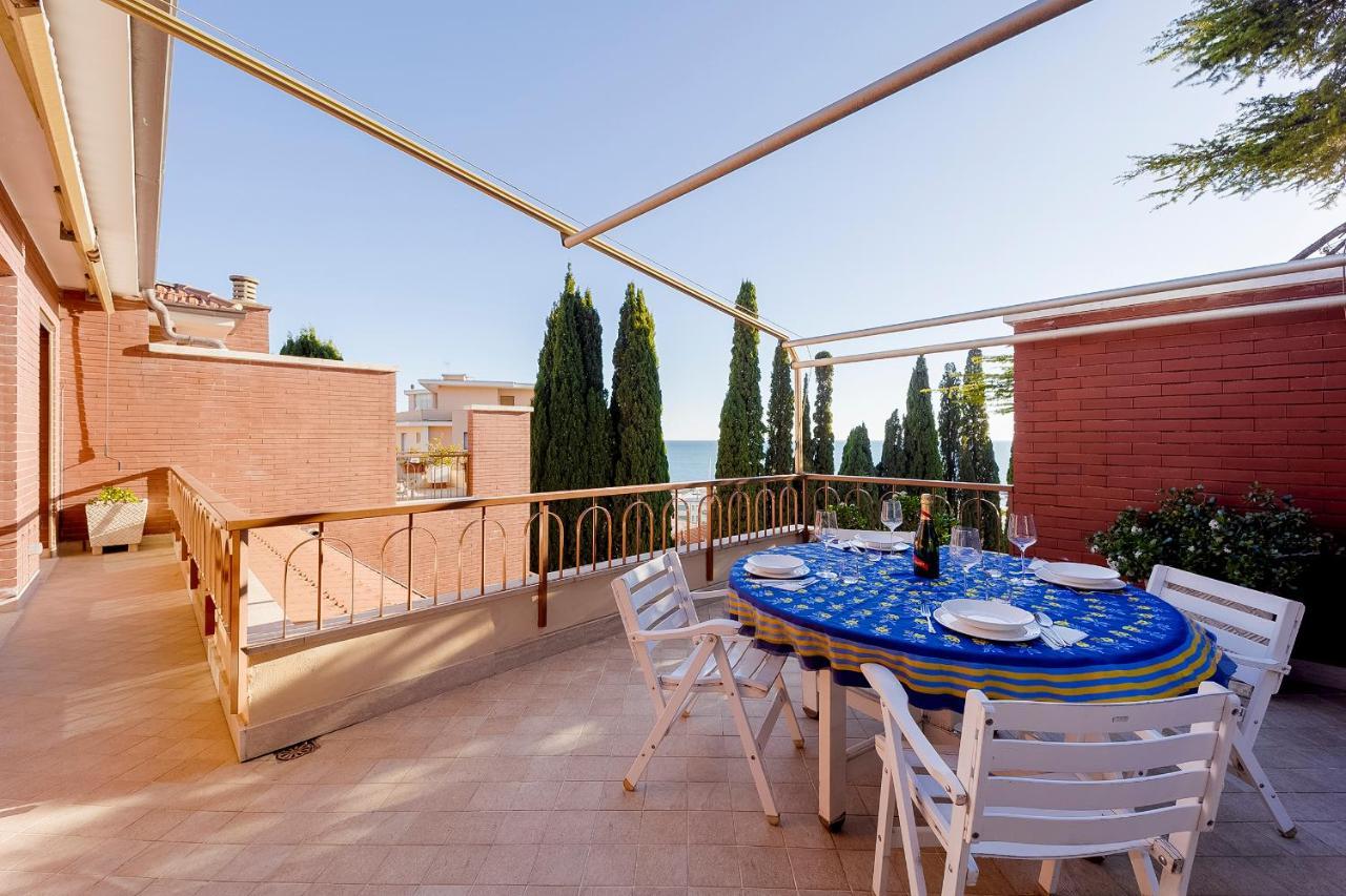 Portosole Attic - With Terrace And Private Parking Apartment Sanremo Bagian luar foto
