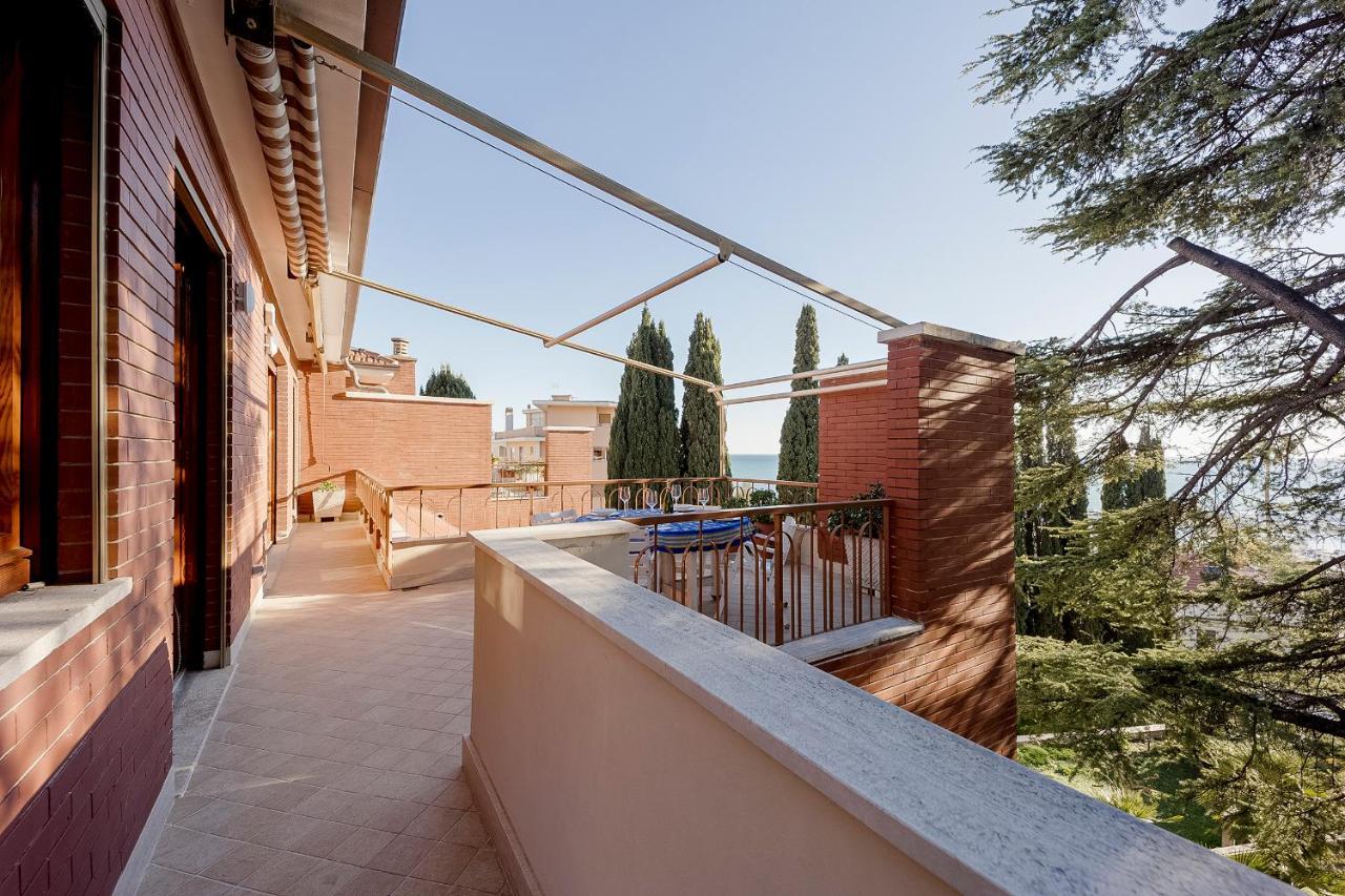 Portosole Attic - With Terrace And Private Parking Apartment Sanremo Bagian luar foto